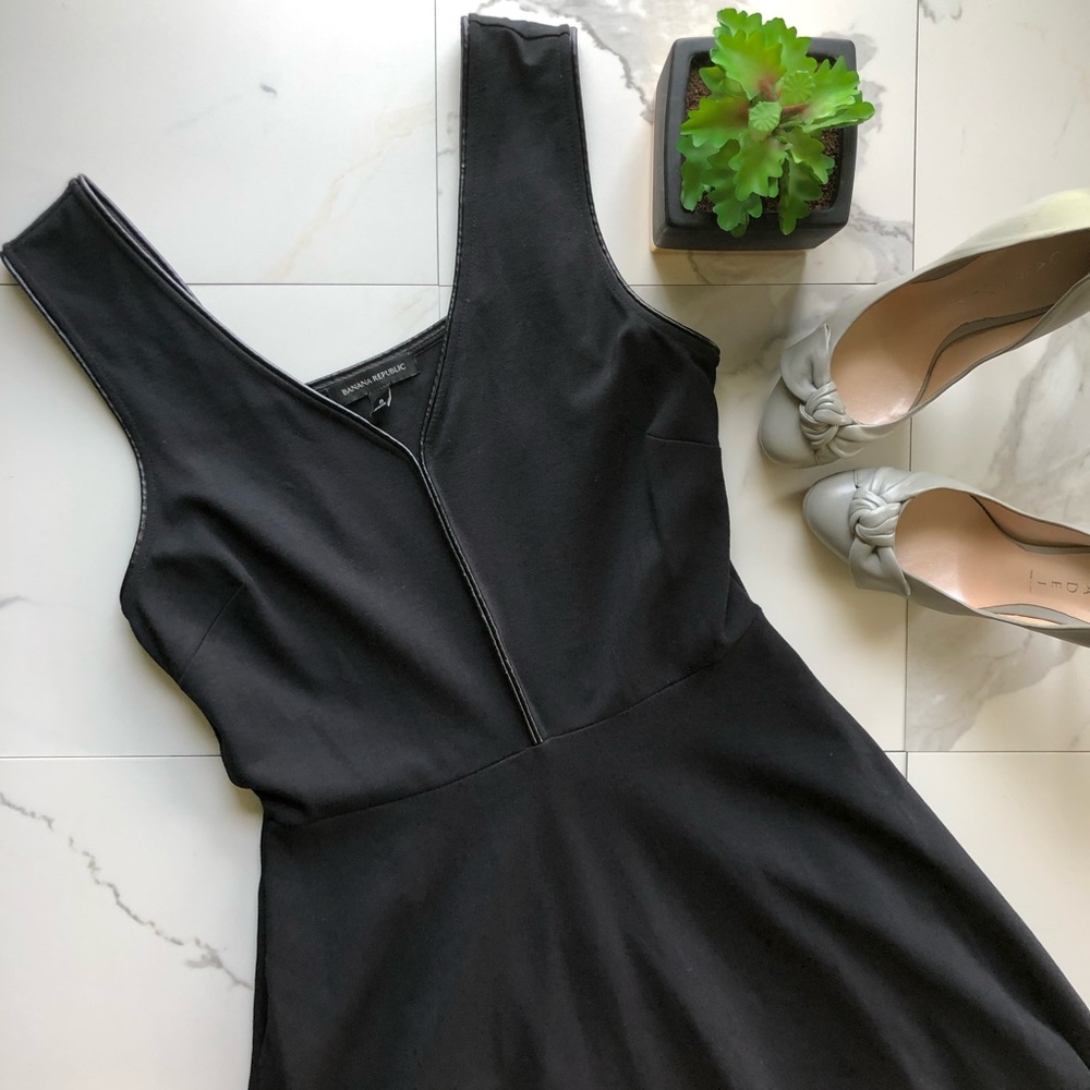 Banana Republic Black Sleeveless V-Neck Dress
